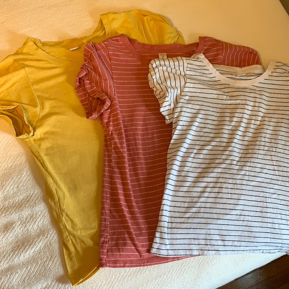 Set of Old Navy shirts w/ balloon knotted sleeve